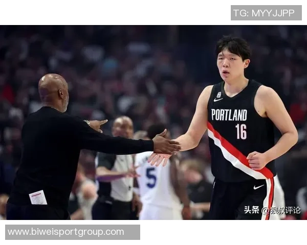 杨瀚森选择防守策略未上抢库里致其射术大放异彩