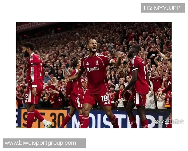 曼联客战利物浦将首次穿白色客场球衣引发球迷热议